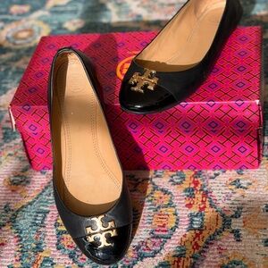 Tory Burch Chelsea Black Napa Leather Patent Cap Toe Gold Logo